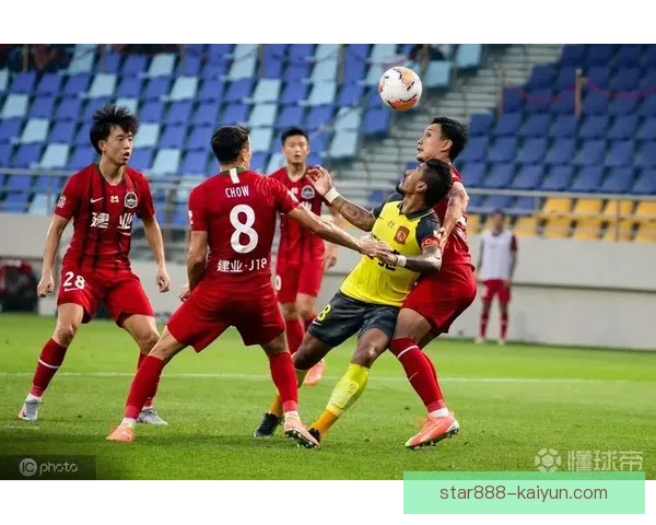 保利尼奥防守能力持续提升，近期表现稳健引发关注