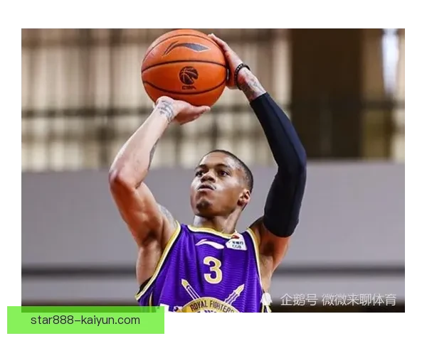 沙尔克锋线表现稳健，状态回暖引发关注